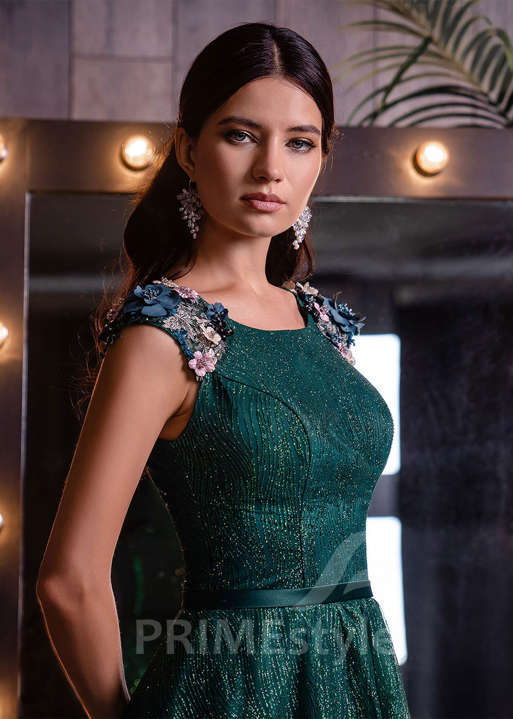 Trblietavé šaty na ples LC1912