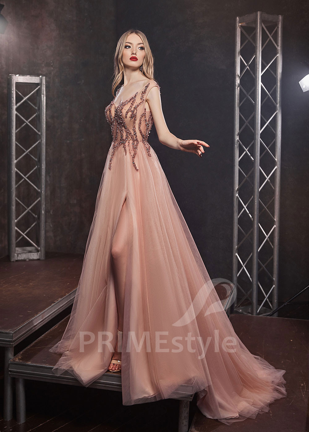 Slávnostné šaty na stužkovú LS409