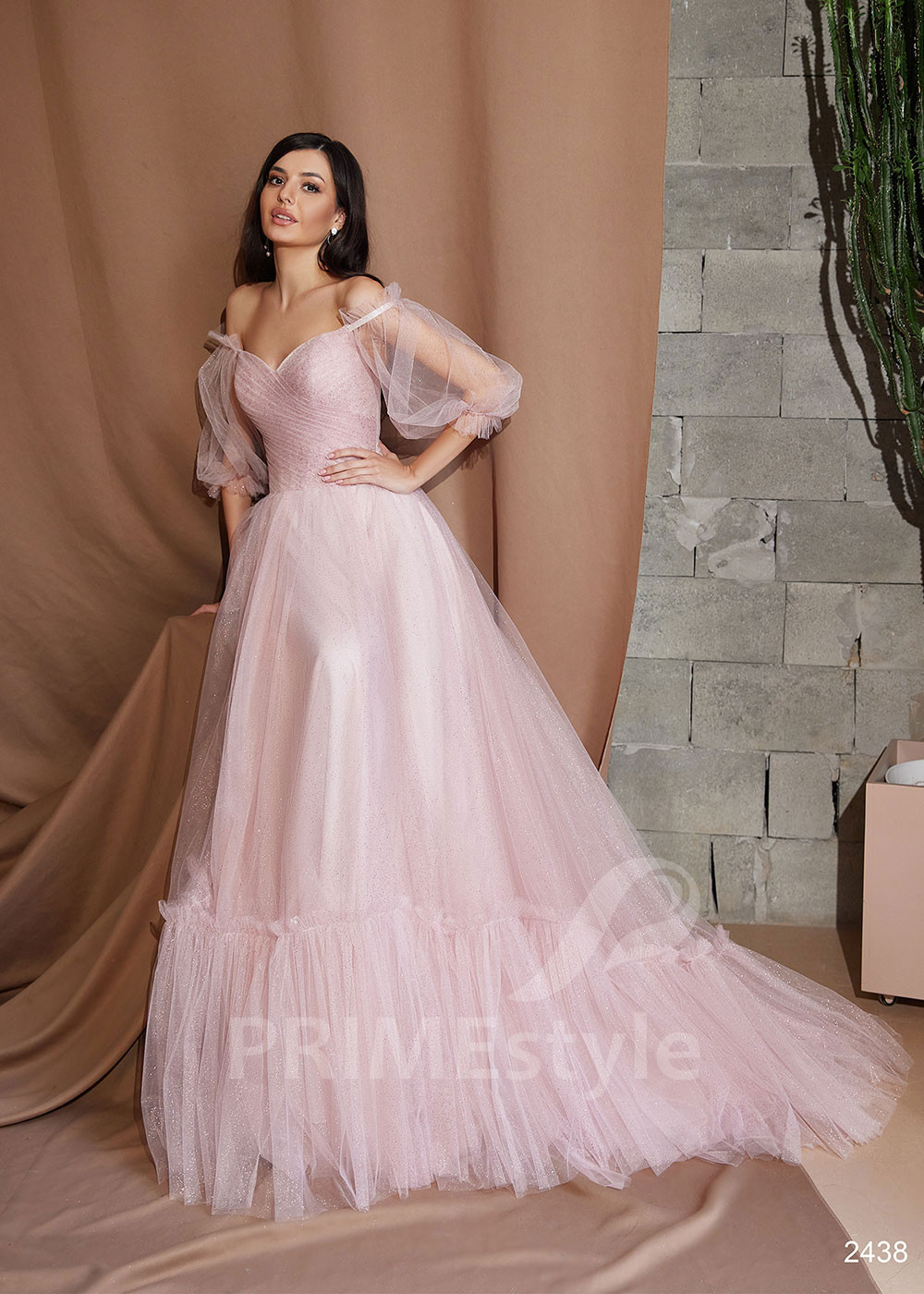 Moderné večerné šaty LC2438