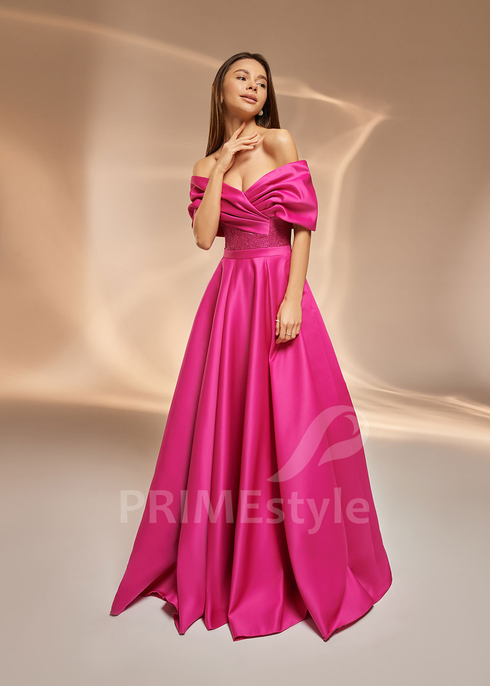 Jednoduché šaty na ples TT0402