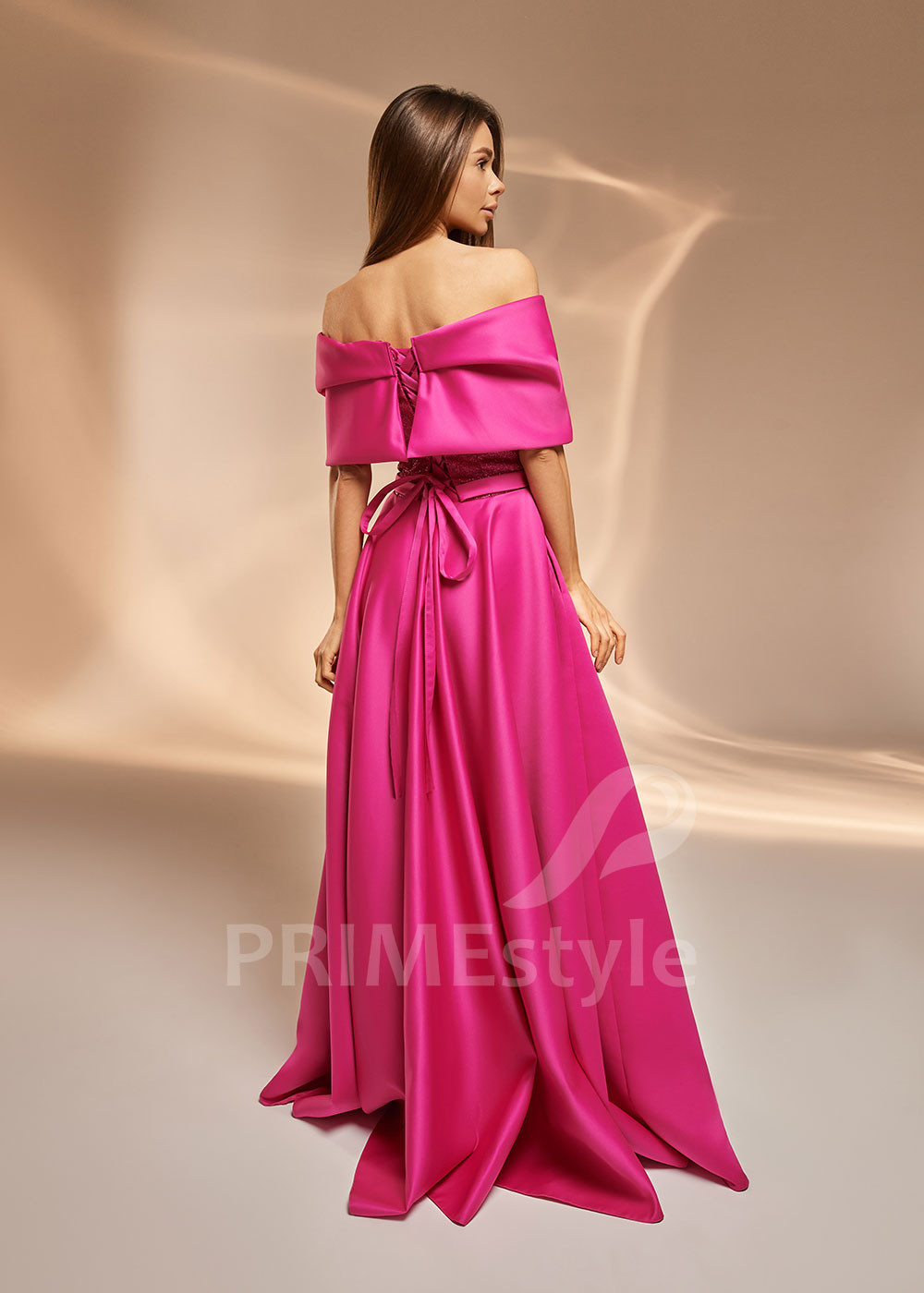 Jednoduché šaty na ples TT0402