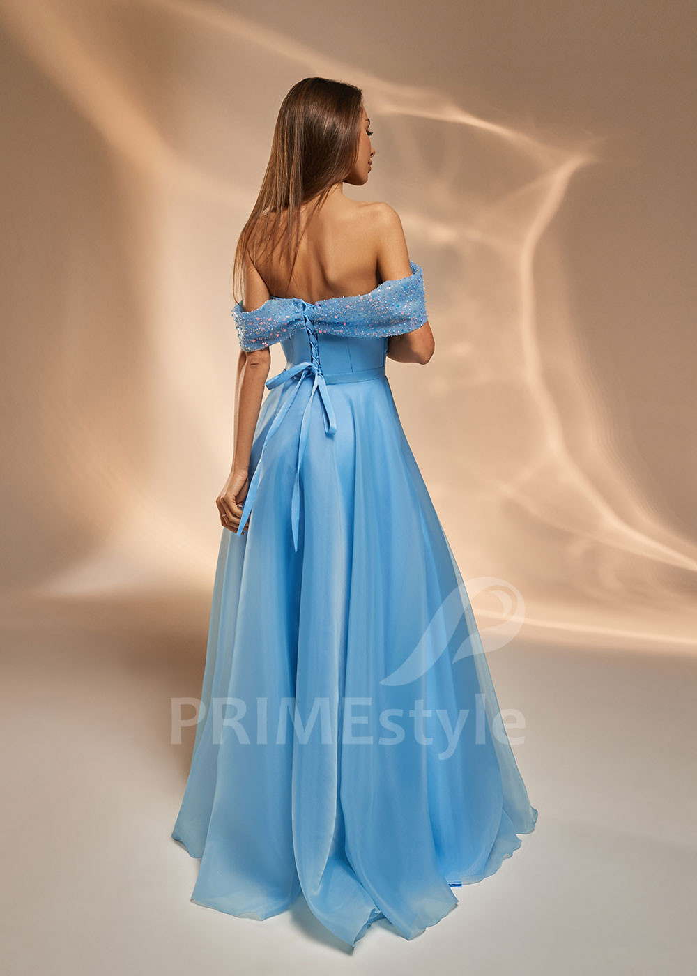 Jednoduché večerné šaty TT0428