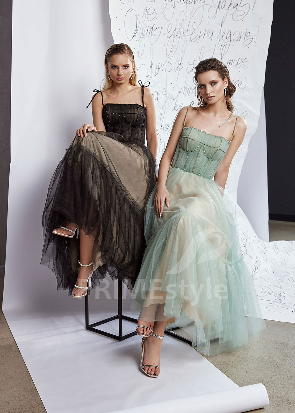 Krátke popolnočné šaty LS955