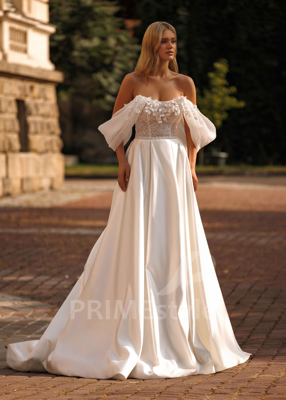 Padavé svadobné šaty Swan