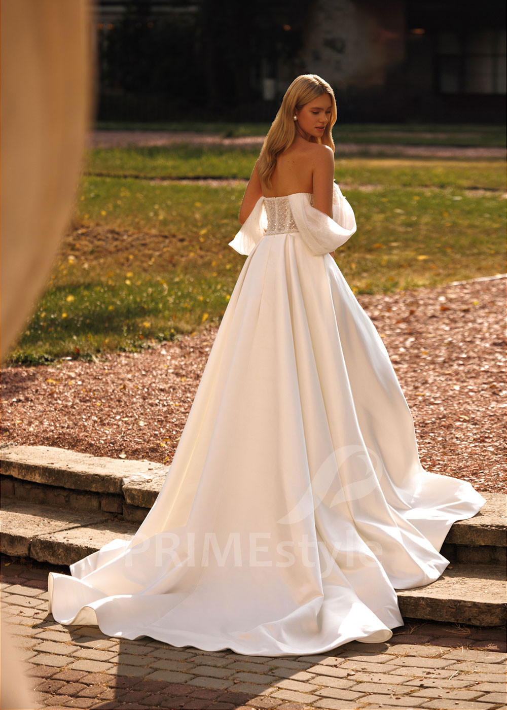 Padavé svadobné šaty Swan