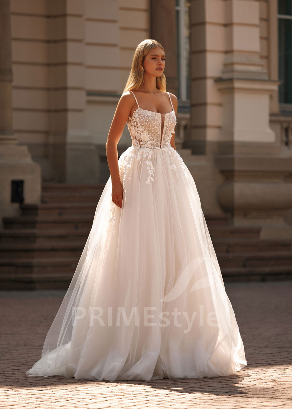 Svadobné šaty na ramienka Tiana