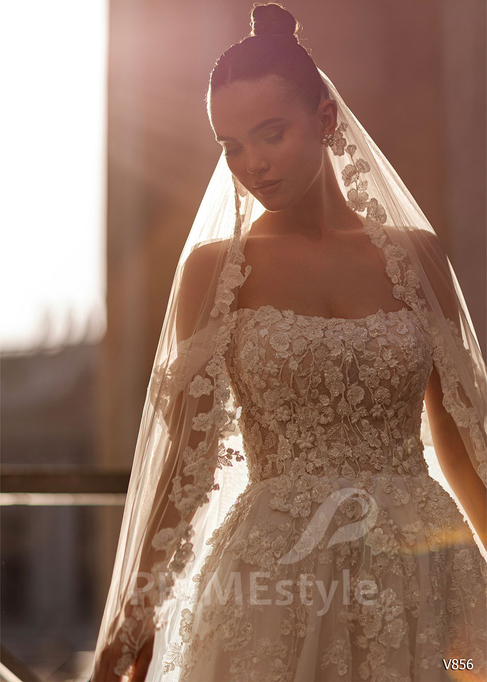 Luxusné čipkované svadobné šaty LS856