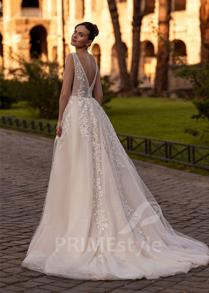 Extravagantné čipkované svadobné šaty LS872