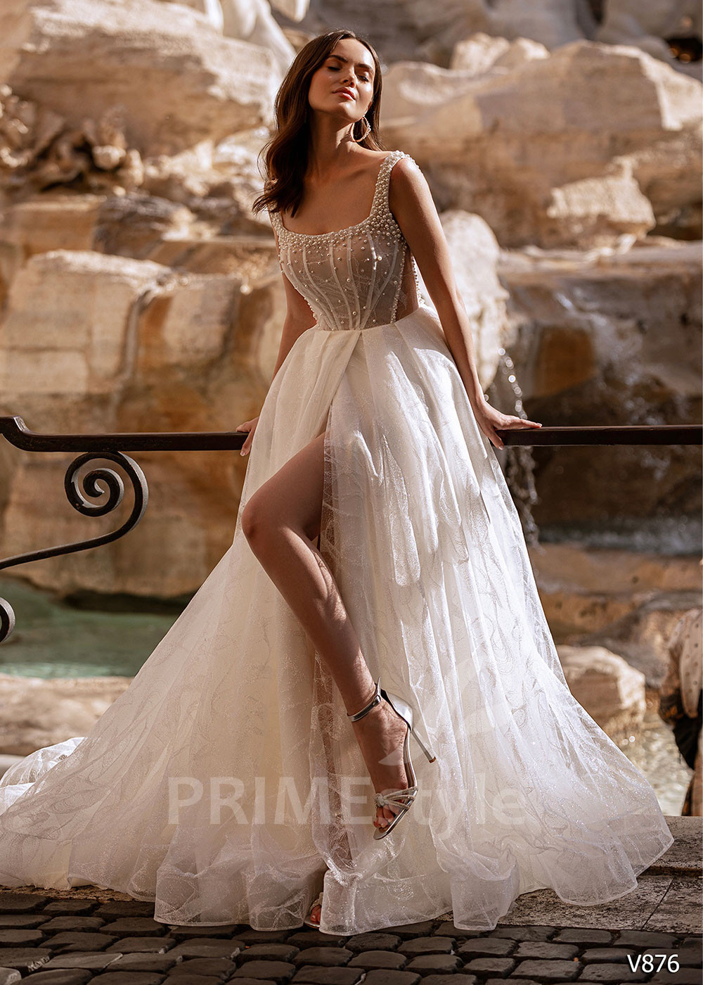 Jednoduché elegantné svadobné šaty LS876