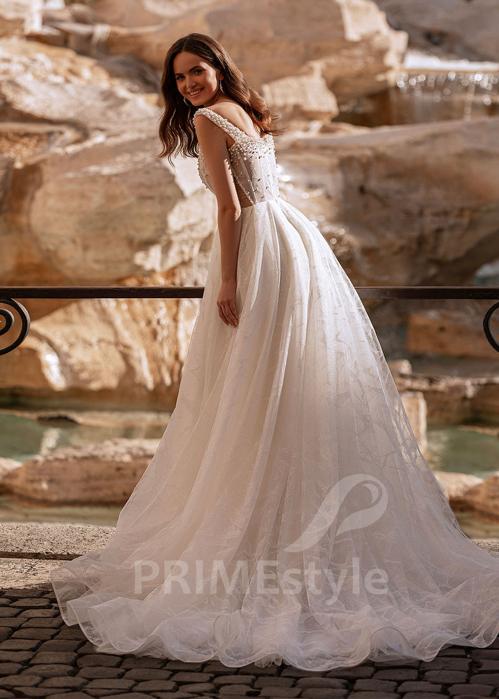 Jednoduché elegantné svadobné šaty LS876