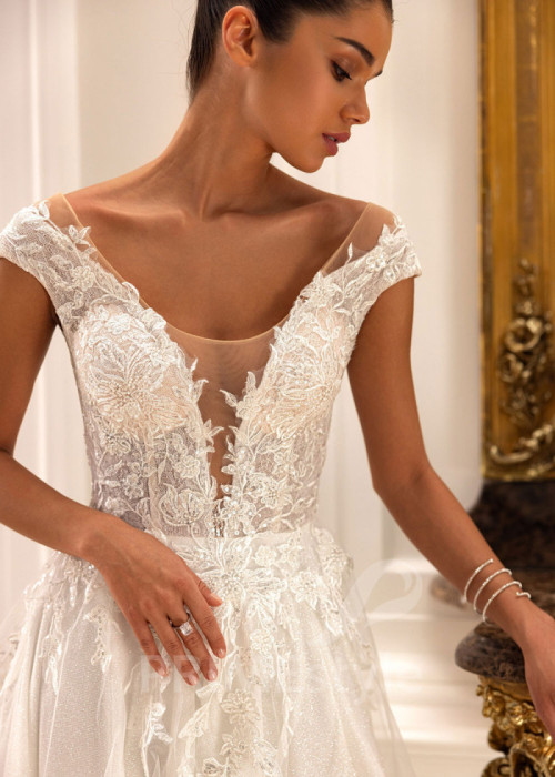 Extravagantné čipkované svadobné šaty Sherry 2