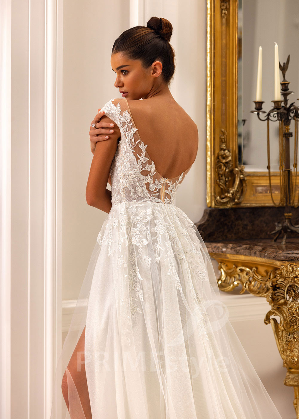 Extravagantné čipkované svadobné šaty...