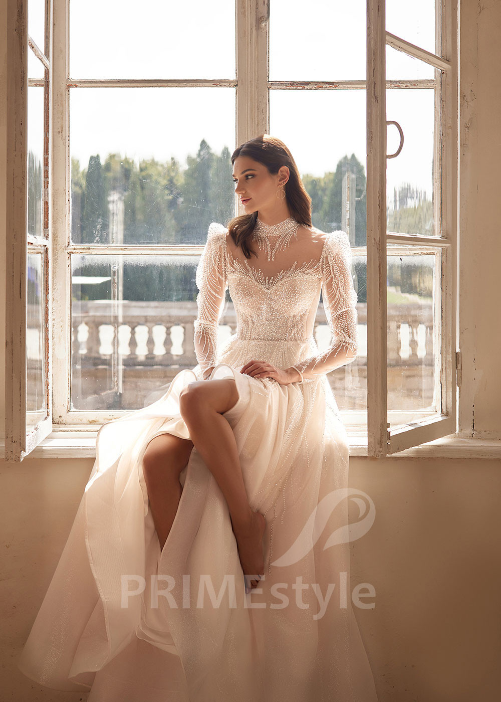 Elegantné trblietavé svadobné šaty...