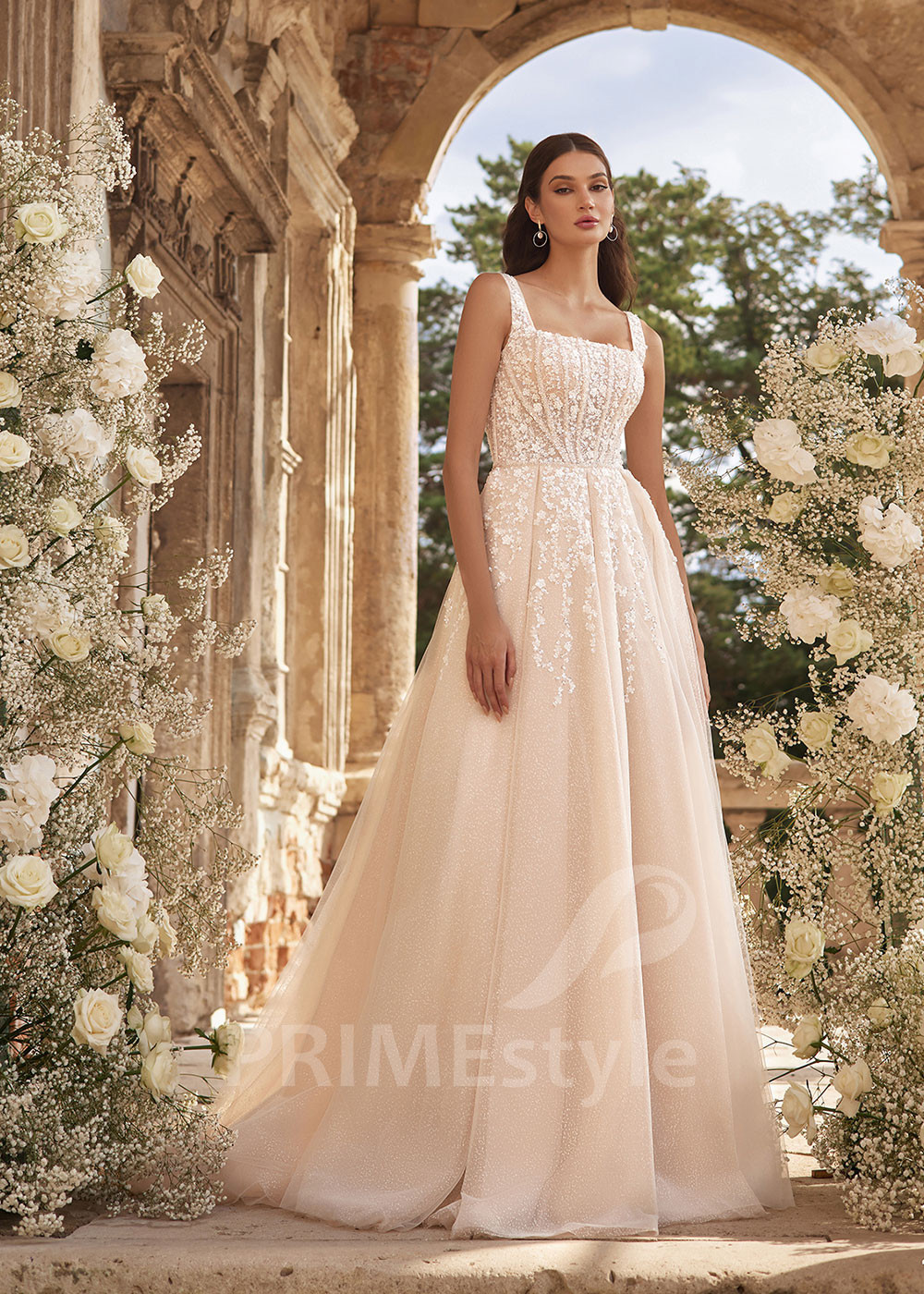 Elegantné čipkované svadobné šaty LC2703