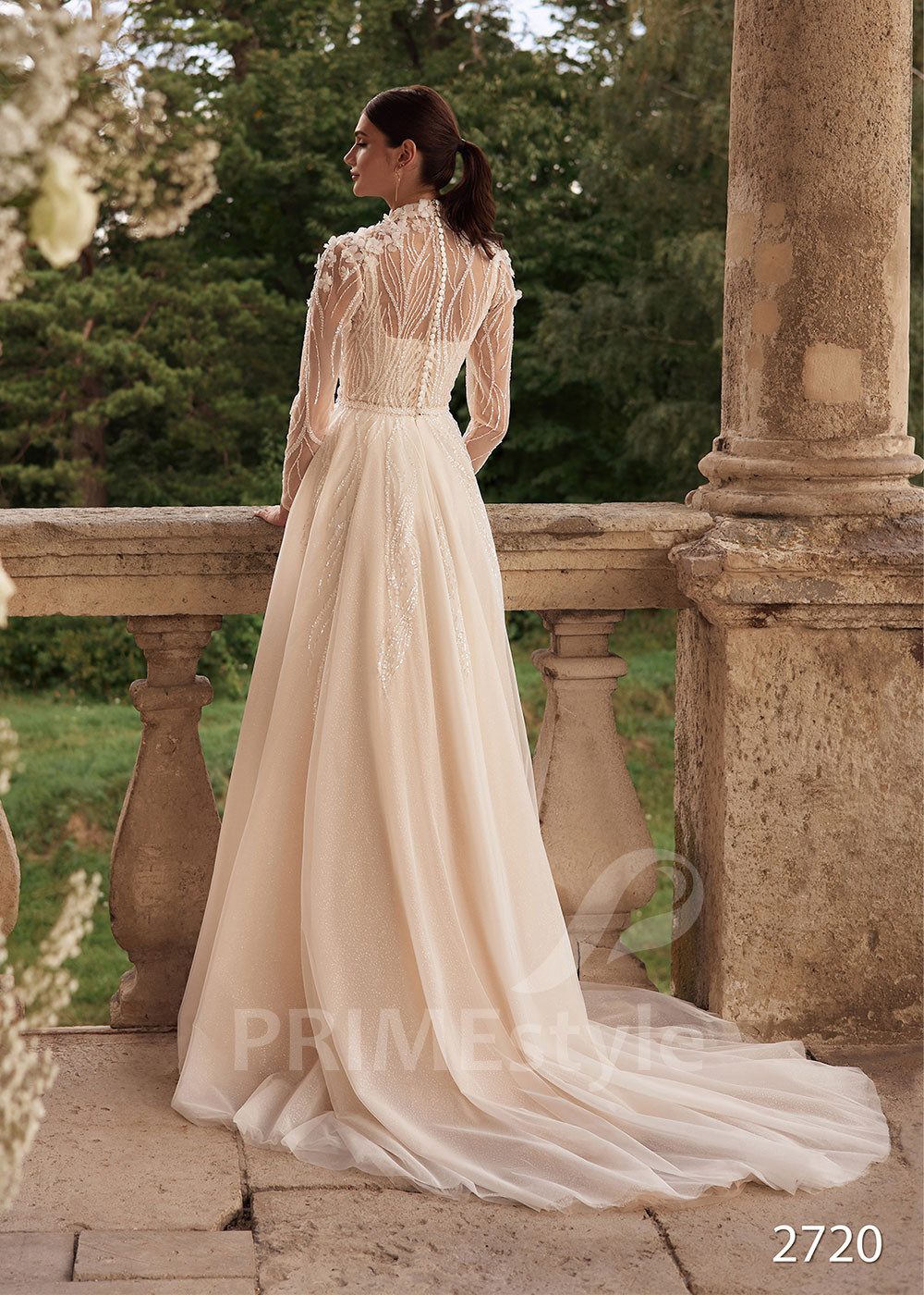 Elegantné trblietavé svadobné šaty...