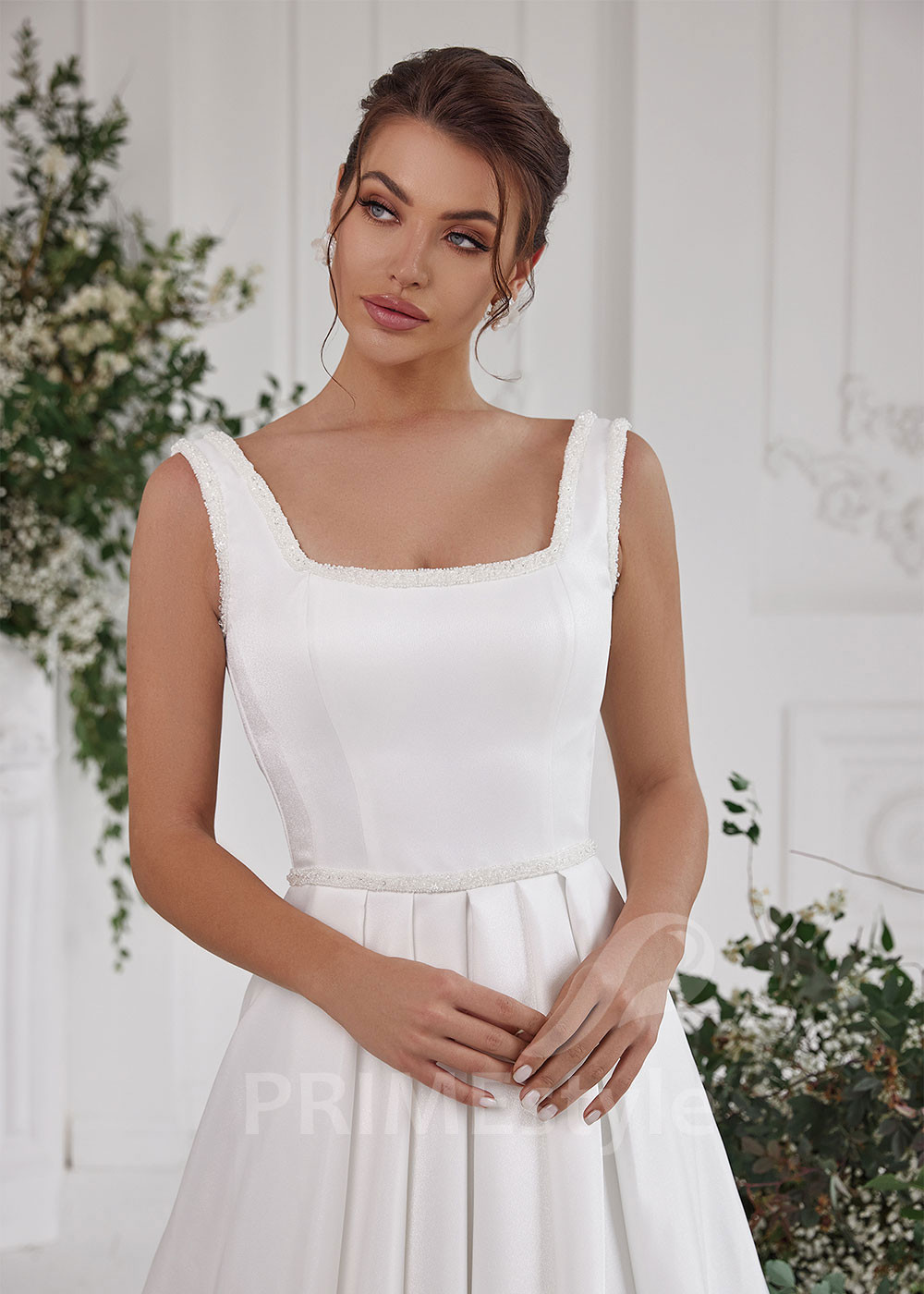 Elegantné hladké svadobné šaty LS800