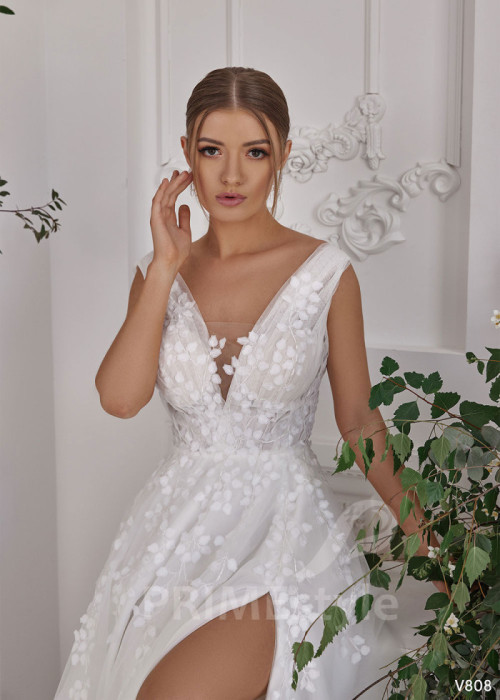 Jednoduché čipkované svadobné šaty LS808 2