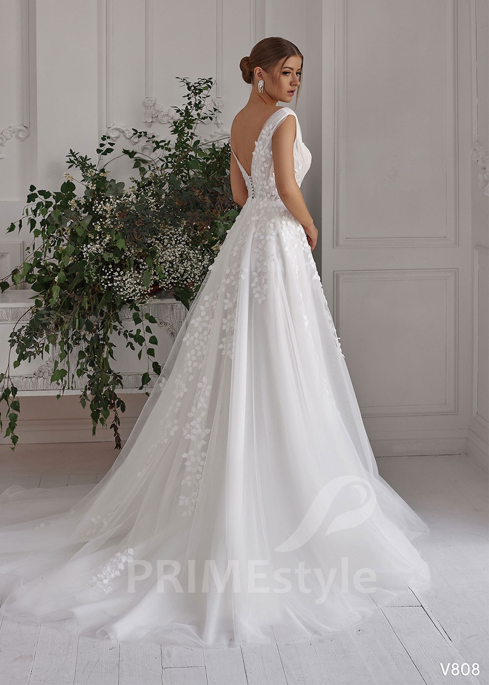 Jednoduché čipkované svadobné šaty LS808