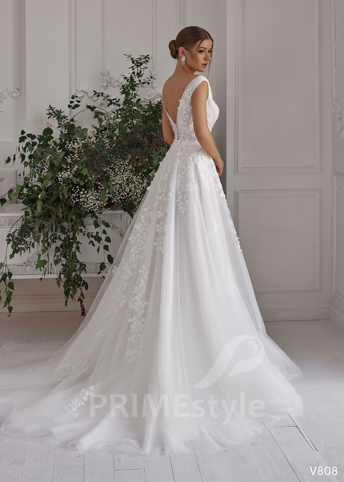 Jednoduché čipkované svadobné šaty LS808