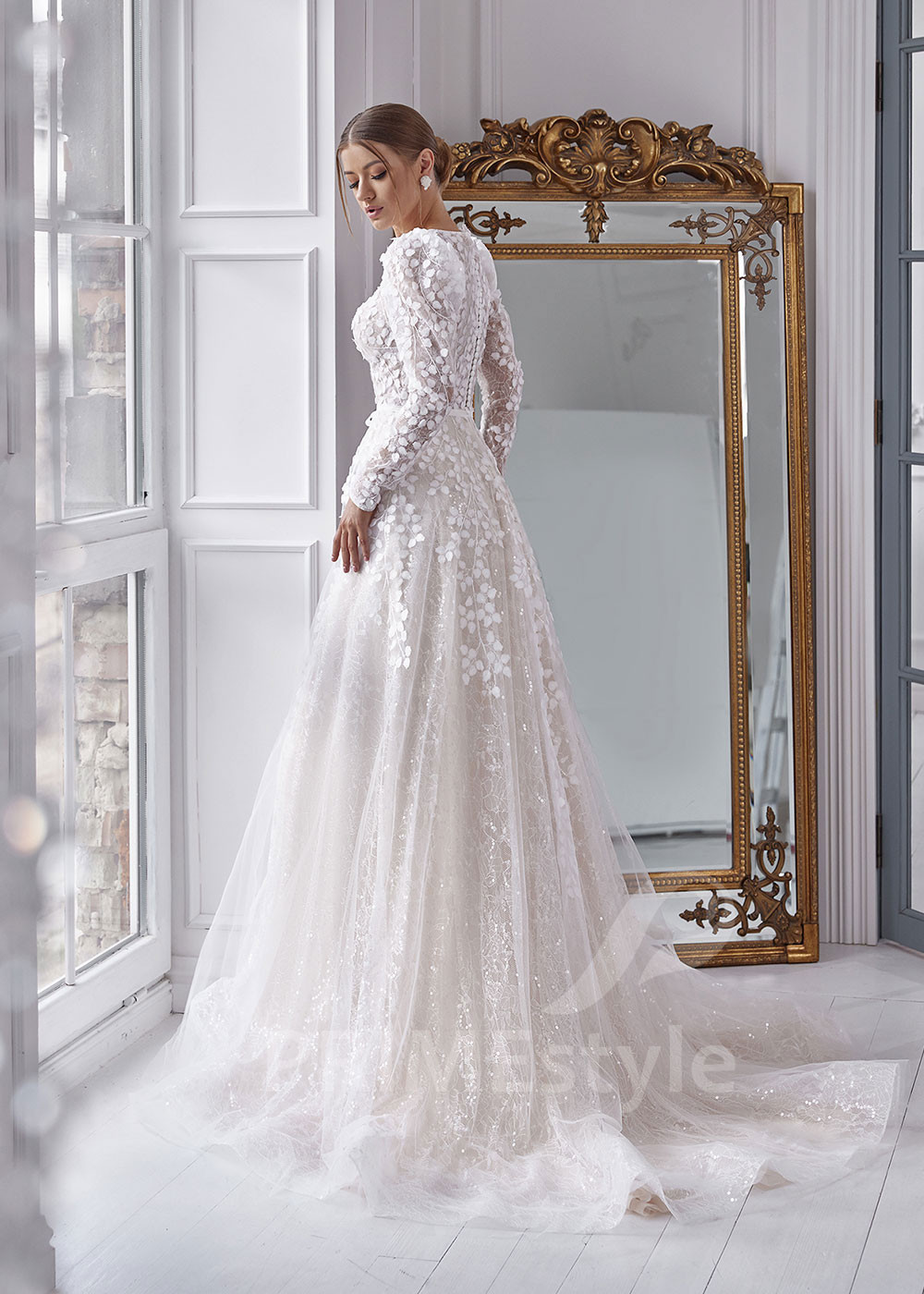 Luxusné čipkované svadobné šaty LS811