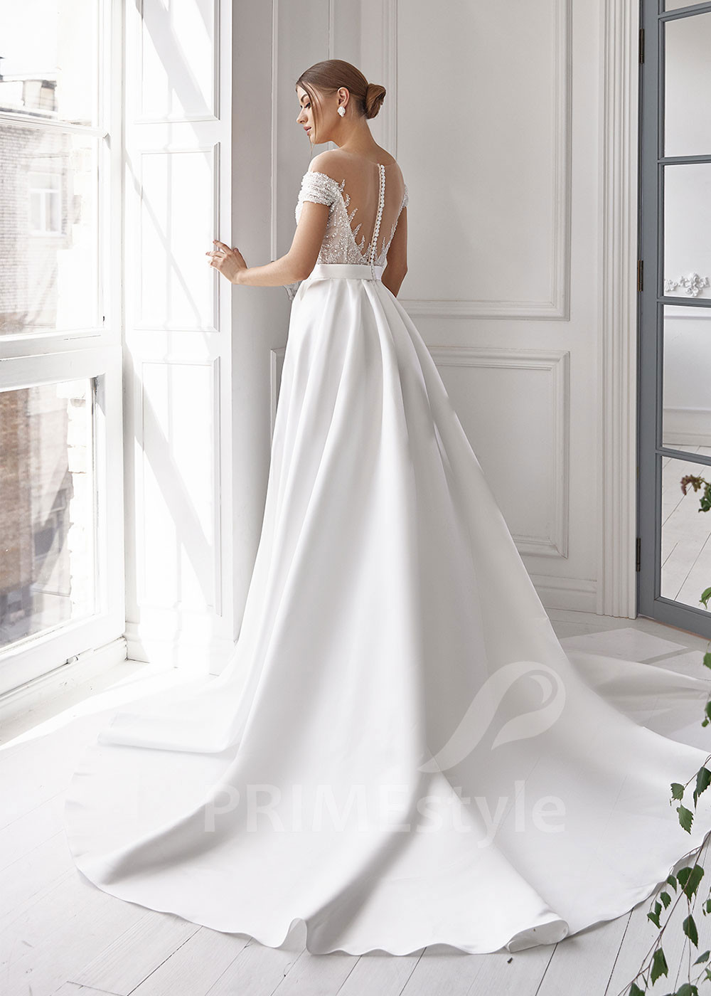 Extravagantné hladké svadobné šaty LS823