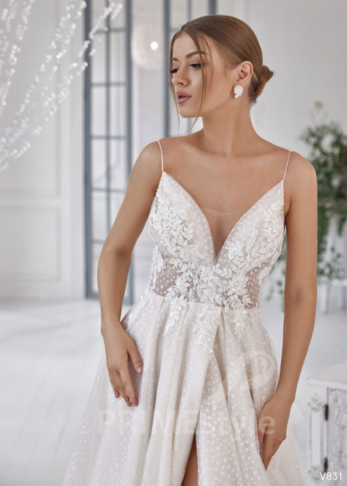 Extravagantné tylové svadobné šaty LS831 2