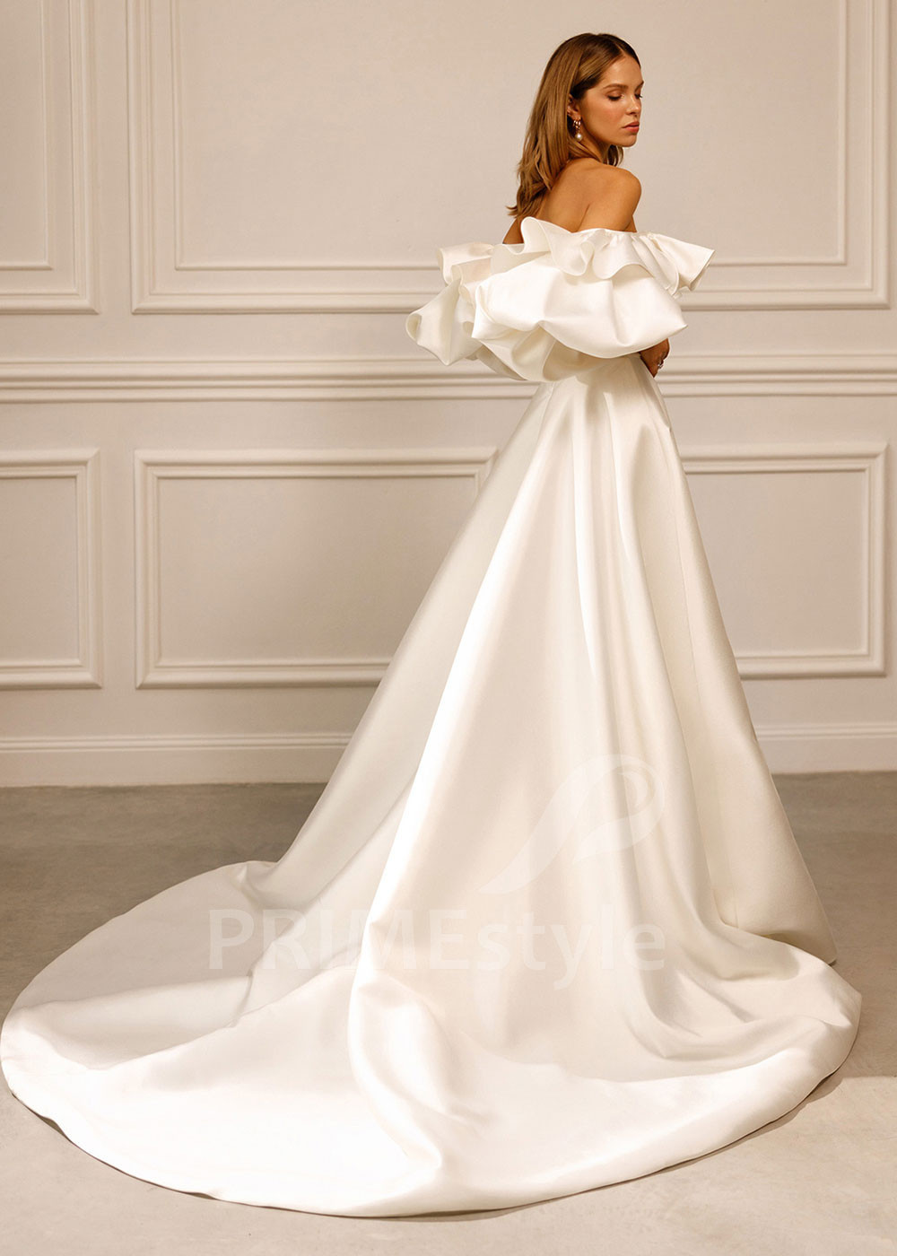 Hladké minimalistické svadobné šaty...