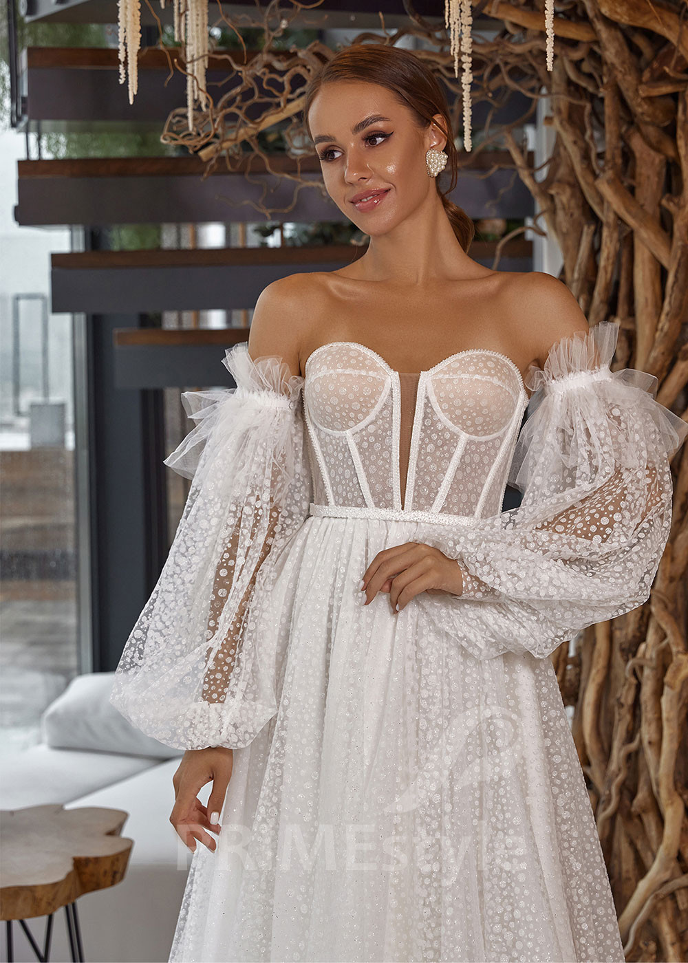 Extravagantné tylové svadobné šaty...