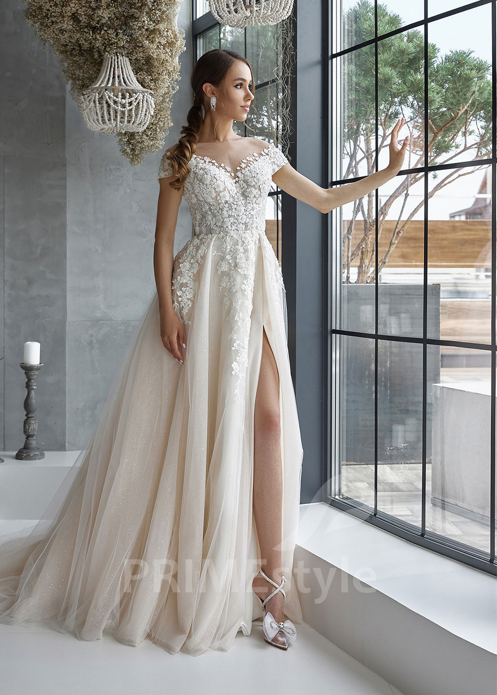 Extravagantné kvetované svadobné šaty LC2511