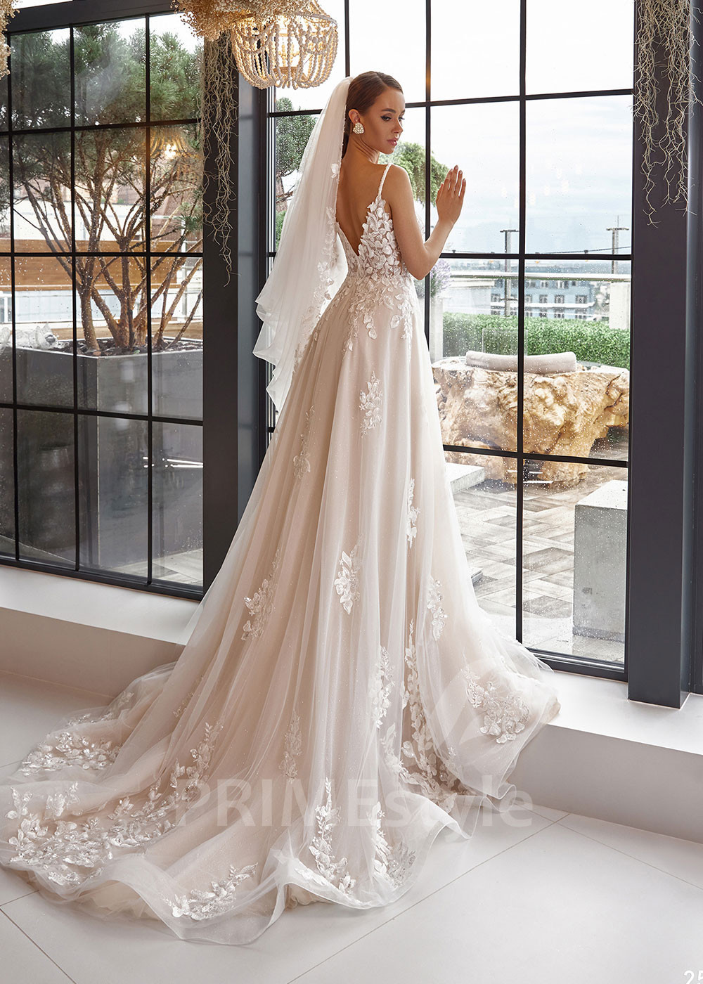 Elegantné čipkované svadobné šaty LC2519