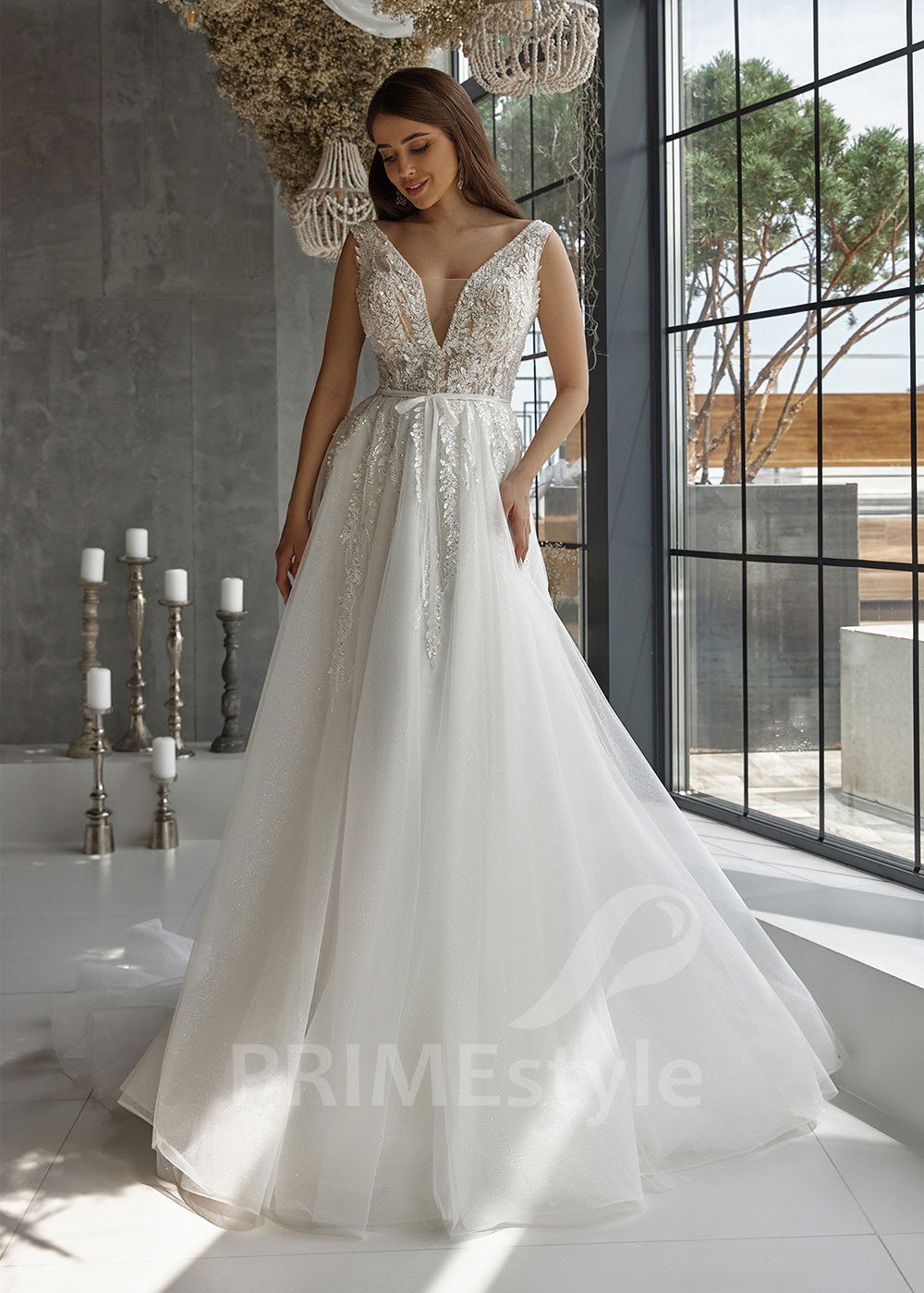 Extravagantné čipkované svadobné šaty LC2524