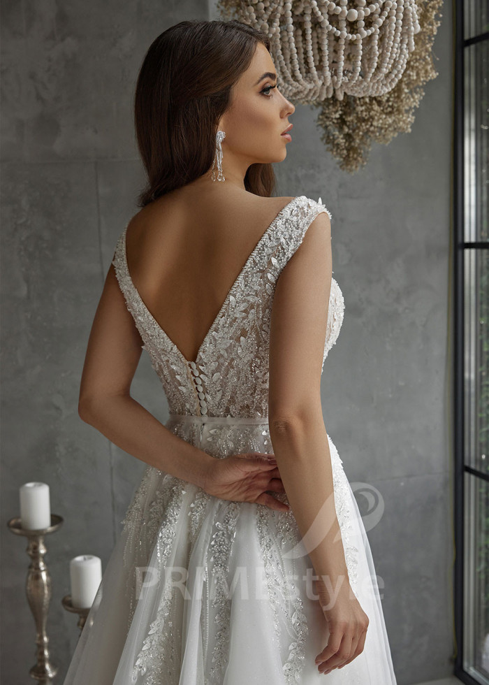 Extravagantné čipkované svadobné šaty LC2524