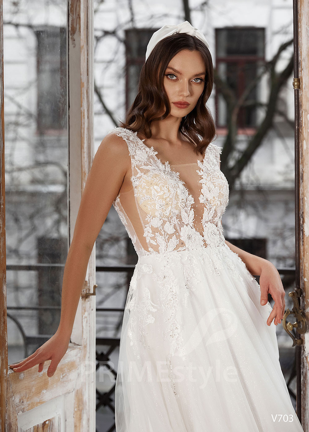 Extravagantné čipkované svadobné šaty...