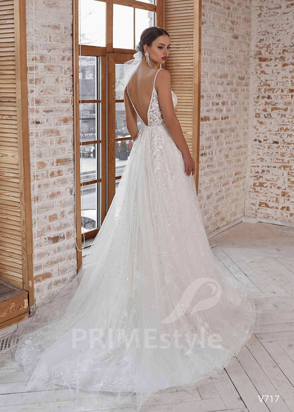 Elegantné celočipkované svadobné šaty...