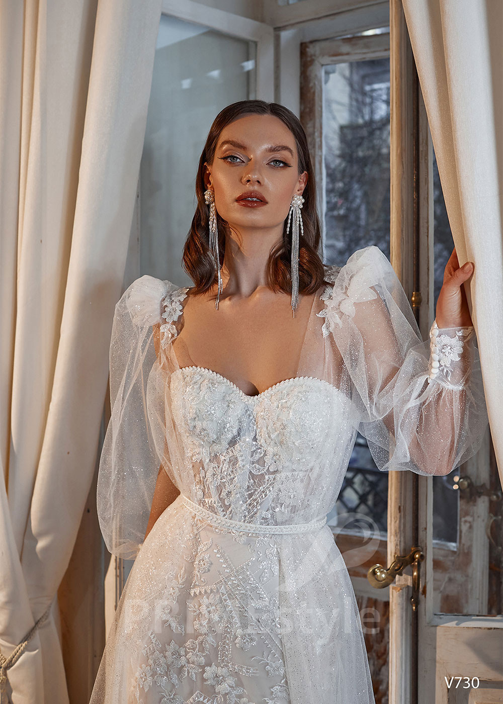 Extravagantné celočipkované svadobné...