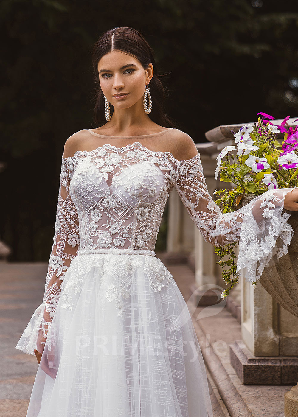 Elegantné čipkované svadobné šaty LC2002