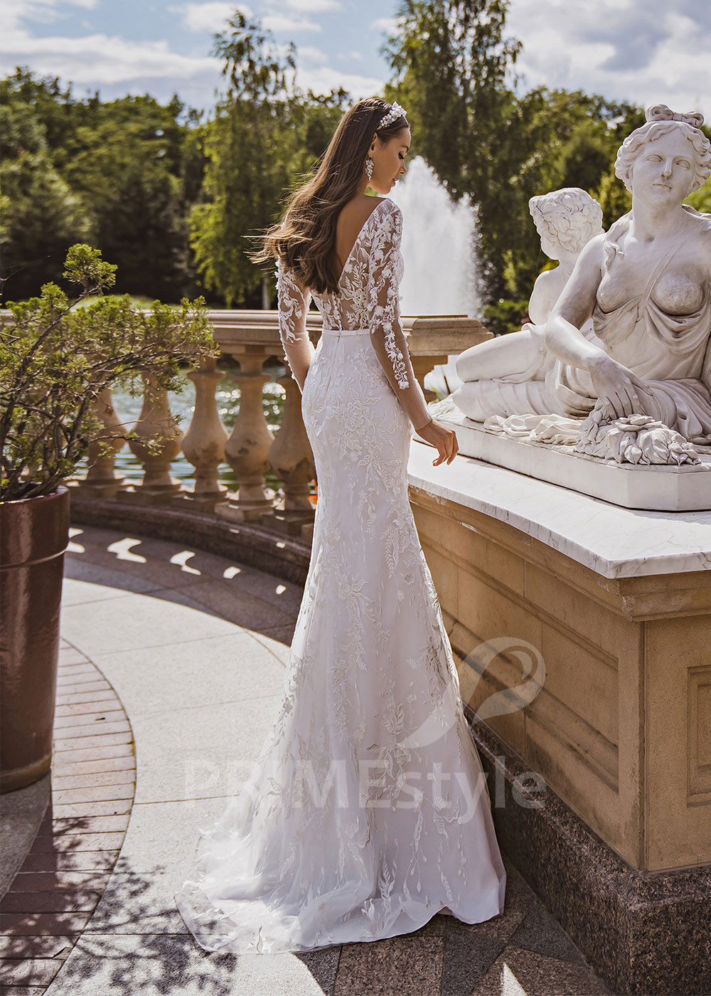 Elegantné celočipkované svadobné šaty...