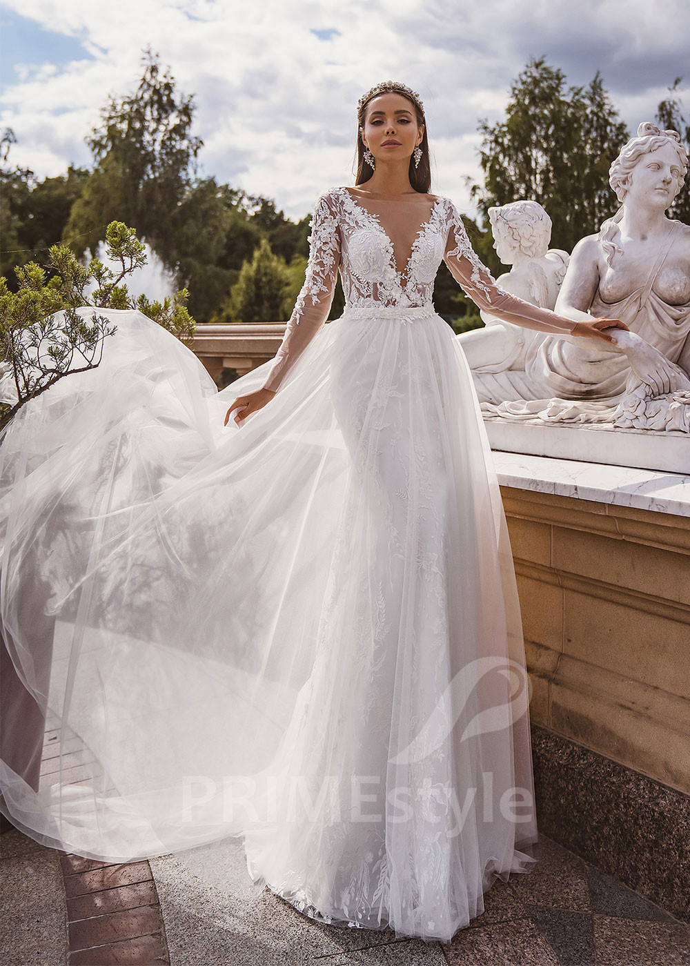 Elegantné celočipkované svadobné šaty...