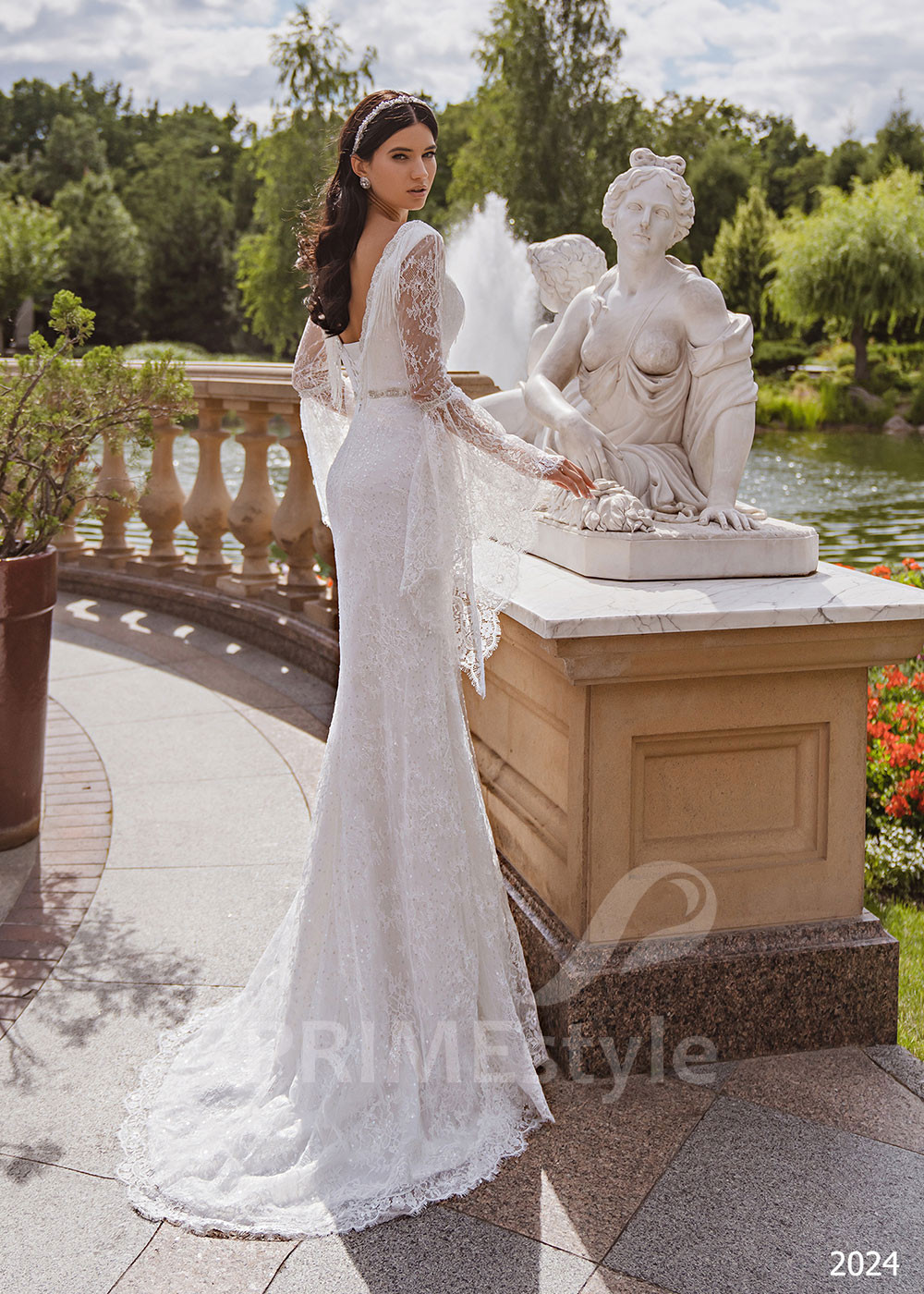 Luxusné celočipkované svadobné šaty...