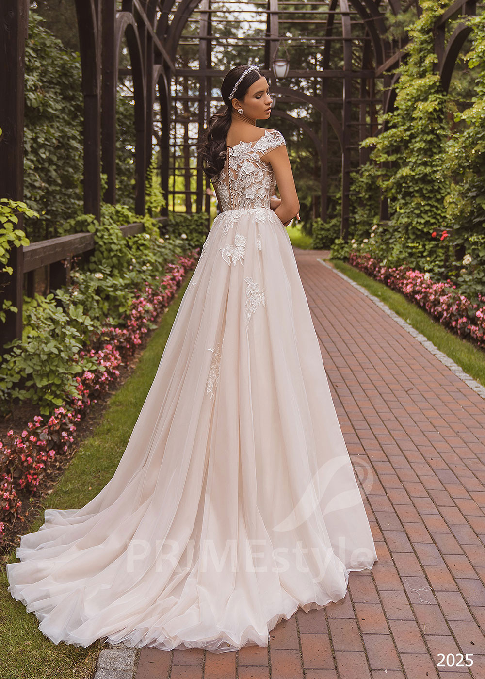 Luxusné princeznovské svadobné šaty...