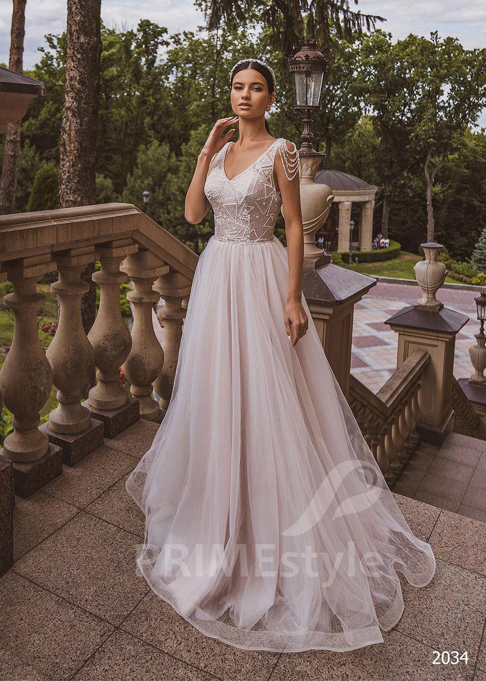 Extravagantné tylové svadobné šaty LC2034