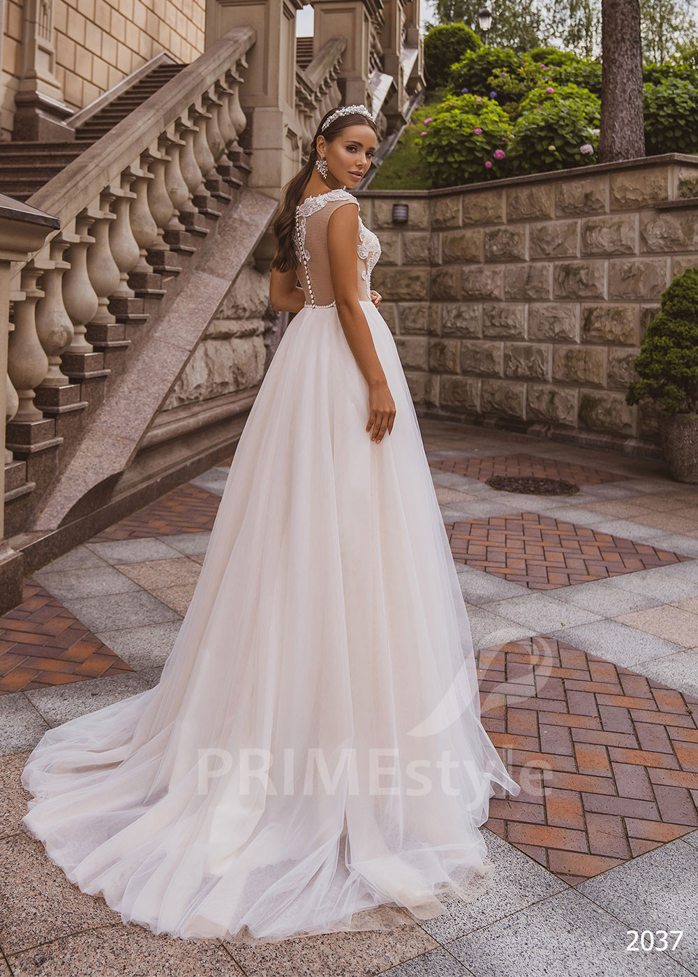 Jednoduché tylové svadobné šaty LC2037