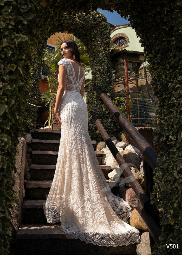 Extravagantné celočipkované svadobné šaty LS501