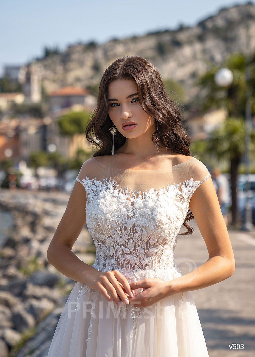 Jednoduché čipkované svadobné šaty LS503