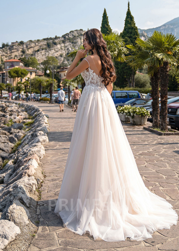 Jednoduché čipkované svadobné šaty LS503