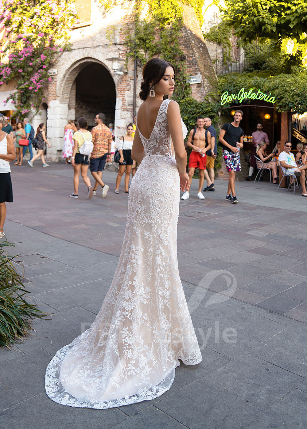 Luxusné celočipkované svadobné šaty...