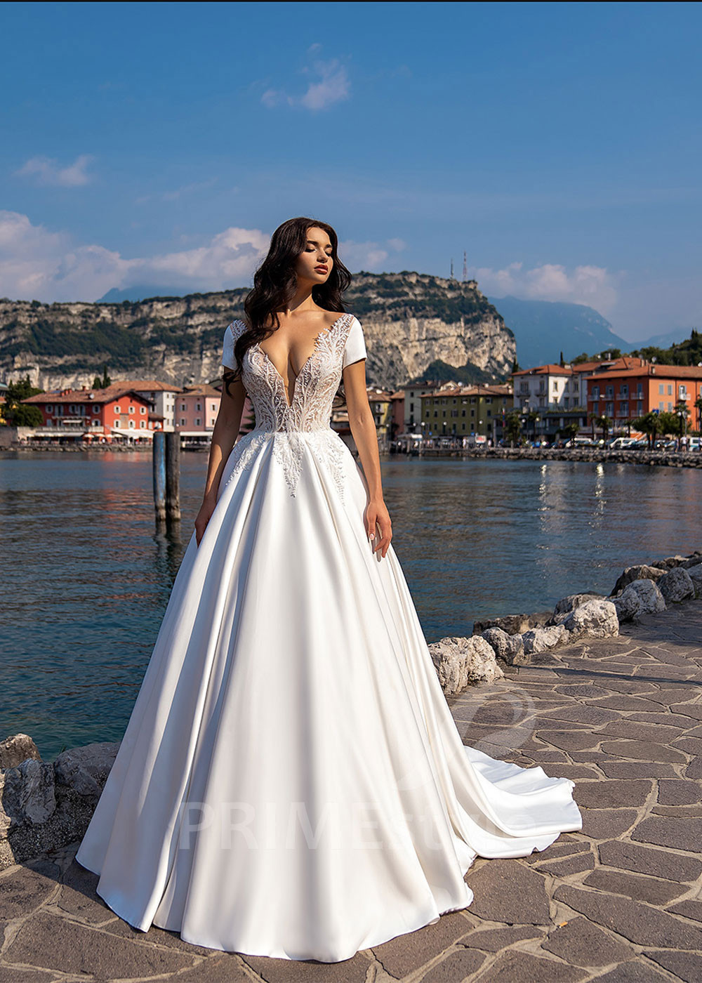 Elegantné minimalistické svadobné šaty LS518