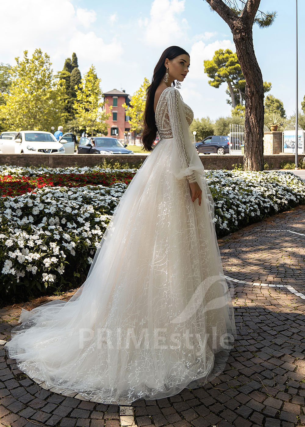 Exkluzívne trblietavé svadobné šaty...