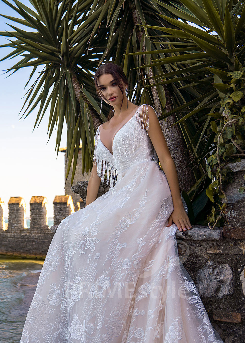 Exkluzívne trblietavé svadobné šaty...