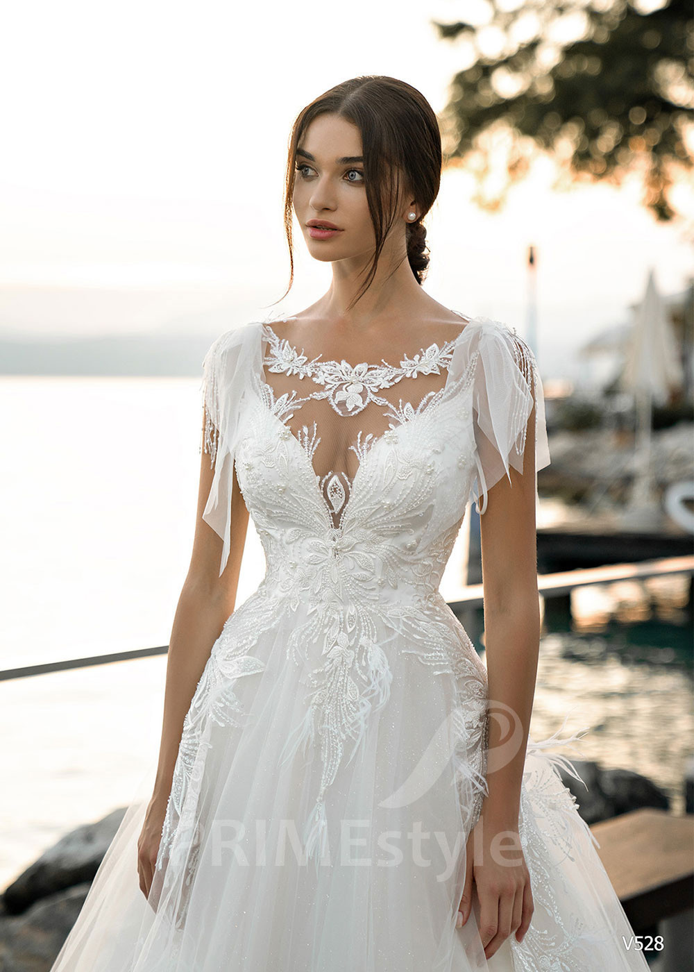 Luxusné čipkované svadobné šaty LS528